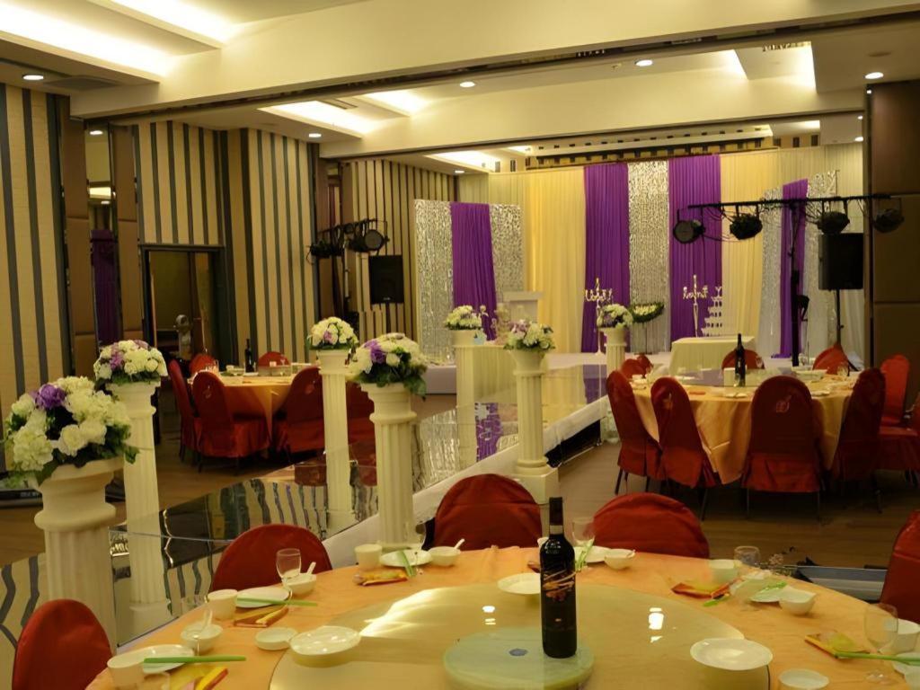 Jinan Yuquan Simpson Hotel Exterior foto